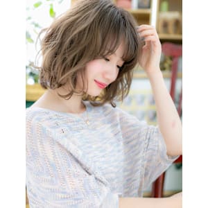 おフェロインナーカラーくせ毛風カールボブ　ゆるふわミディアム