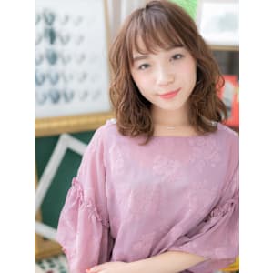 バレイヤージュ外国人風小顔外ハネミディ　マレットヘア