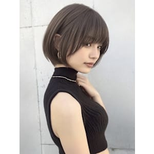 ショートボブ/顔周りカット/丸みショート/透明感カラー