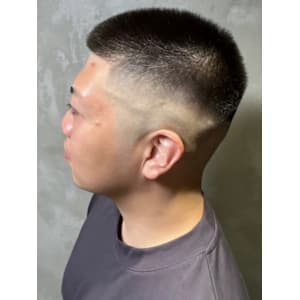 ベリーショート スキンフェード 坊主 バーバースタイル