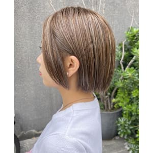 ベージュハイライト　ワンレンミニボブ