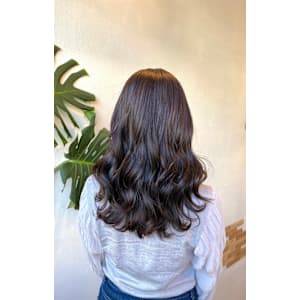 レイヤーカット・艶グレージュ・ウェーブヘア