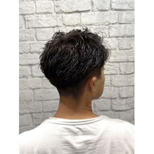 爽やかアップバングの束感ショート