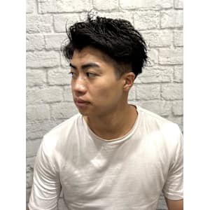 爽やかアップバングの束感ショート