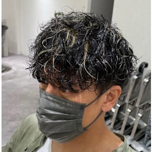 【メンズ大人ヘア】波巻き スパイラル × 金メッシュ