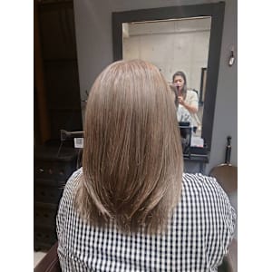 ブリーチカラーでのミルクティーベージュ色 - PHYSICS【フィジックス】掲載中