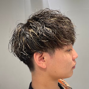 【メンズトレンドヘア】ツイストスパイラル×金メッシュ