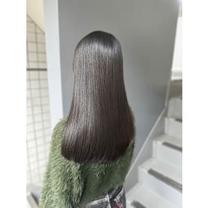 綺麗な艶髪スタイル　美髪ロングレイヤー　縮毛矯正