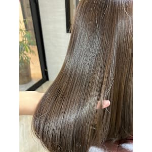 ミディアムレイヤーカット艶髪/美髪スタイル