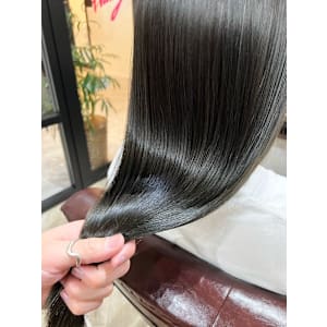 ミディアムレイヤーカット艶髪/美髪スタイル/ミルクチョコ