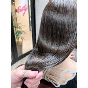 ミディアムレイヤーカット艶髪/美髪スタイル