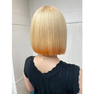 モードハイトーン抜きっぱなし裾カラーオレンジボブ