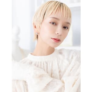 オン眉ホワイトブロンド小顔ショートウルフ　レイヤーショート - mod's hair【モッズヘア】上尾/上尾西口店【モッズヘア アゲオ アゲオニシグチテン】掲載中