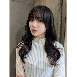 大人可愛いゆる巻きセミロング×透けバング - MANOHARU【マノハル】掲載中