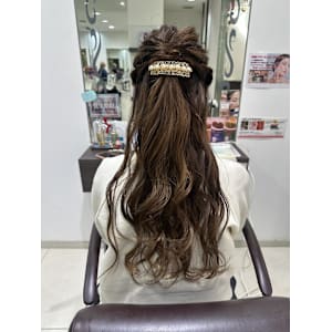ハーフアップお呼ばれヘアー