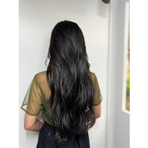 綺麗な艶髪スタイル　美髪ロングレイヤー　