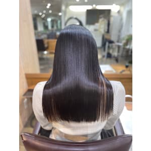 綺麗な艶髪スタイル　美髪ロングレイヤー　縮毛矯正 - 髪質改善 fiica【カミシツカイゼン フィーカ】掲載中