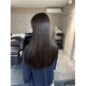 綺麗な艶髪スタイル　縮毛矯正