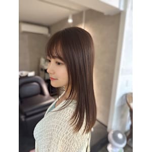 綺麗な艶髪スタイル　美髪レイヤー　透明感カラー