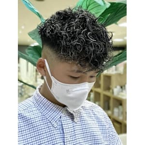 メンズパーマ波巻きツイストスパイラル刈り上げセンターパート