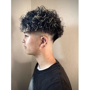 メンズカットスパイラルパーマハイライトカラー - bococa by KENJE/メンズカット｜フェード【ボコカバイケンジ】掲載中