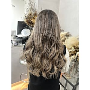 ナチュラルバレイヤージュ