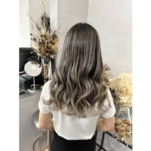 コントラストバレイヤージュ