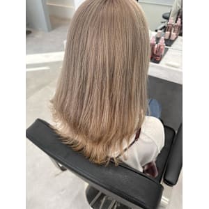 ベージュ系カラー