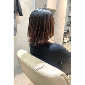 くびれレイヤーボブ　外はね