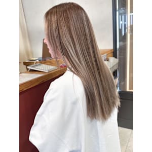 ハイトーン ブリーチ ハイライト 顔周りレイヤー 20代 