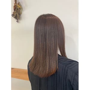 大人カジュアルなスモーキートープブラウンカラー