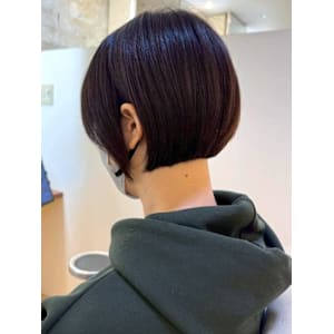 切りっぱなし マッシュショート 前下がり ボブ グレージュ