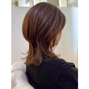 レイヤーカット 外ハネミディアム ベージュ ハイトーン