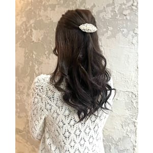 ハーフアップ・エレガントダウンスタイル