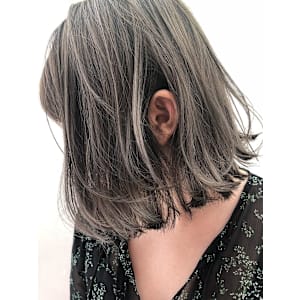 コントラストハイライト/ミディアムボブ