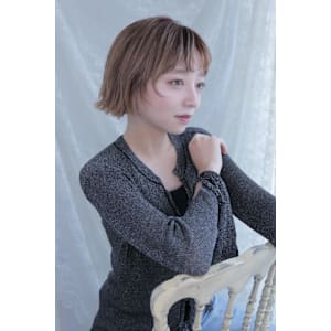 柔らかベージュのミニボブ 