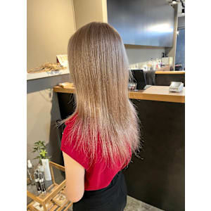 派手髪・ハイトーンカラー・デザインカラー・ブリーチ専門美容室
