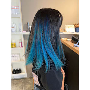 派手髪・ハイトーンカラー・デザインカラー・ブリーチ専門美容室