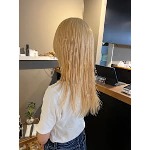 派手髪・ハイトーンカラー・デザインカラー・ブリーチ専門美容室