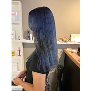 派手髪・ハイトーンカラー・デザインカラー・ブリーチ専門美容室