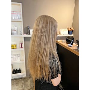 派手髪・ハイトーンカラー・デザインカラー・ブリーチ専門美容室