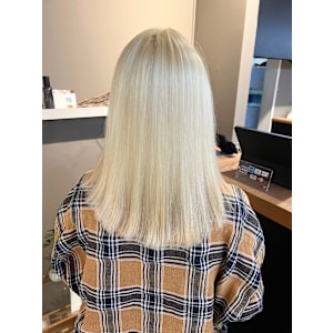 派手髪・ハイトーンカラー・デザインカラー・ブリーチ専門美容室