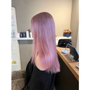 派手髪・ハイトーンカラー・デザインカラー・ブリーチ専門美容室