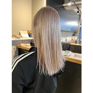 派手髪・ハイトーンカラー・デザインカラー・ブリーチ専門美容室
