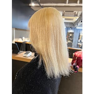 派手髪・ハイトーンカラー・デザインカラー・ブリーチ専門美容室