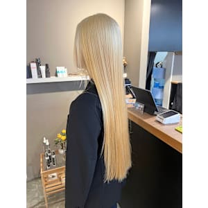 派手髪・ハイトーンカラー・デザインカラー・ブリーチ専門美容室