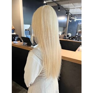 派手髪・ハイトーンカラー・デザインカラー・ブリーチ専門美容室