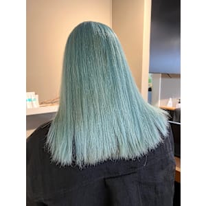派手髪・ハイトーンカラー・デザインカラー・ブリーチ専門美容室