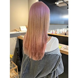 派手髪・ハイトーンカラー・デザインカラー・ブリーチ専門美容室