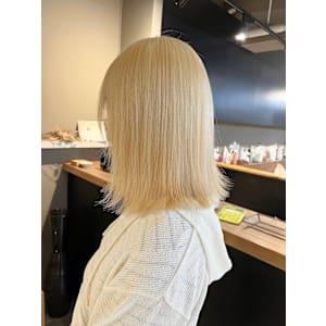 派手髪・ハイトーンカラー・デザインカラー・ブリーチ専門美容室